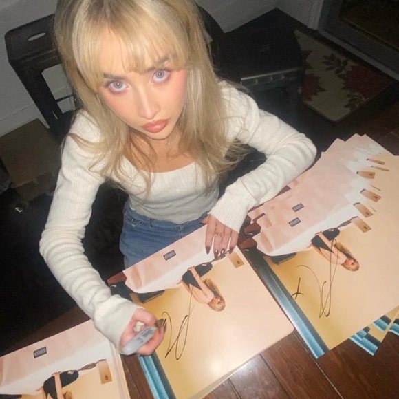 SIGNED VINYL -Sabrina Carpenter, Emails I Can’t Send - Picture 5 of 6